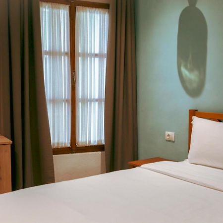 Agora Bed & Breakfast Vlorë Esterno foto