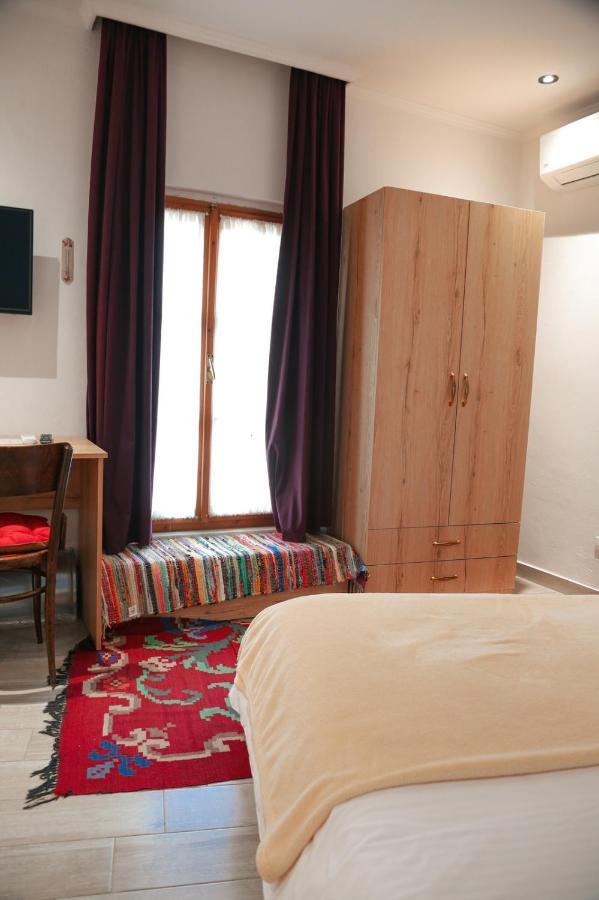 Agora Bed & Breakfast Vlorë Esterno foto
