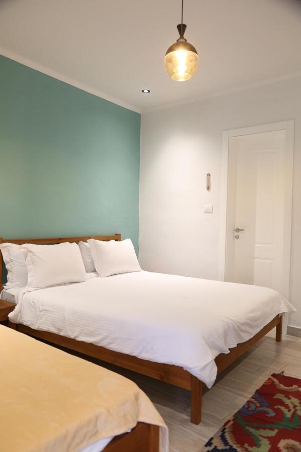 Agora Bed & Breakfast Vlorë Esterno foto