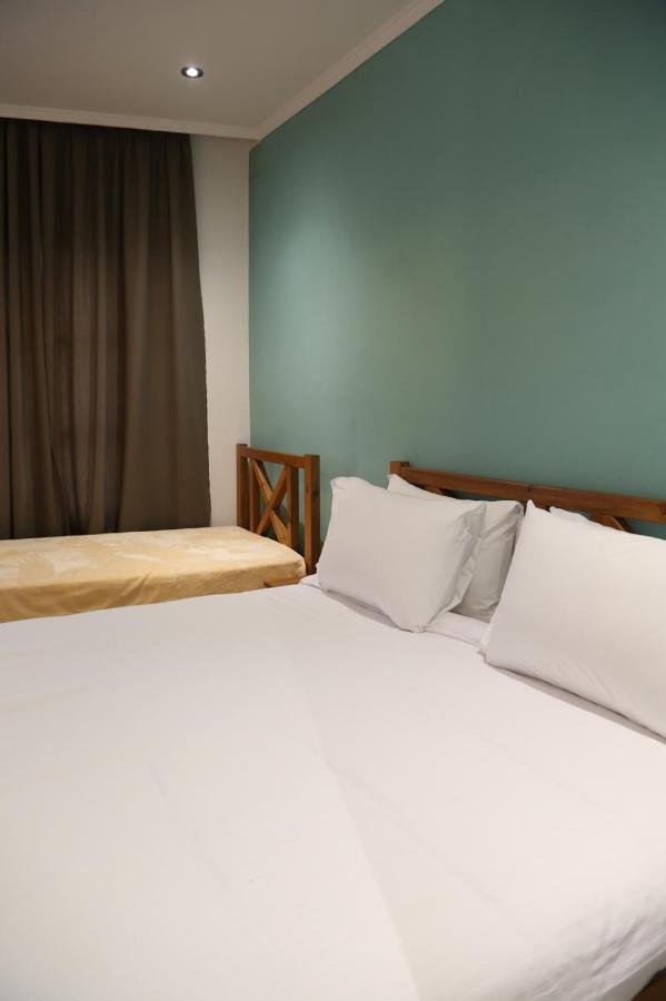 Agora Bed & Breakfast Vlorë Esterno foto