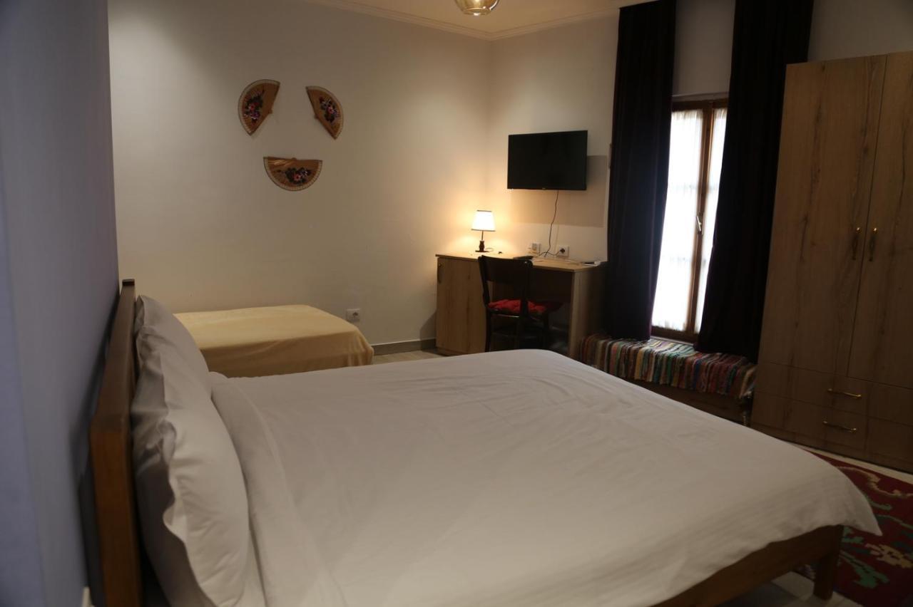 Agora Bed & Breakfast Vlorë Esterno foto
