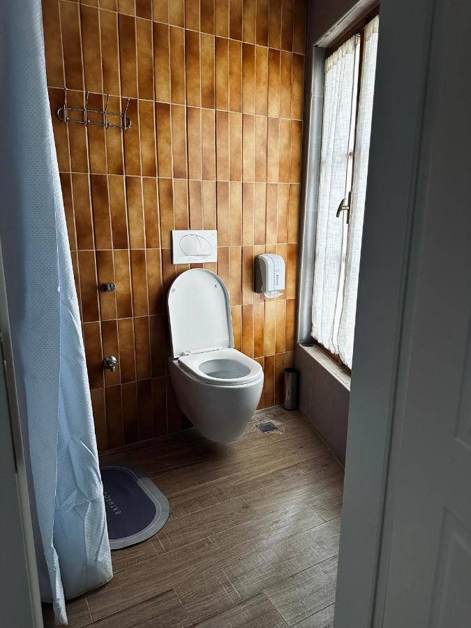 Agora Bed & Breakfast Vlorë Esterno foto